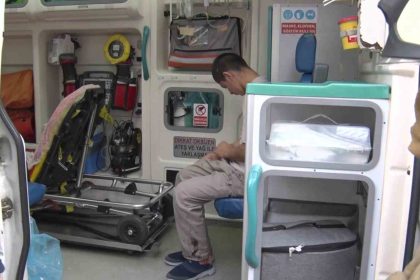 uskudarda-kuran-kursunda-yangin-panigi-ogrenciler-dumandan-etkilendi