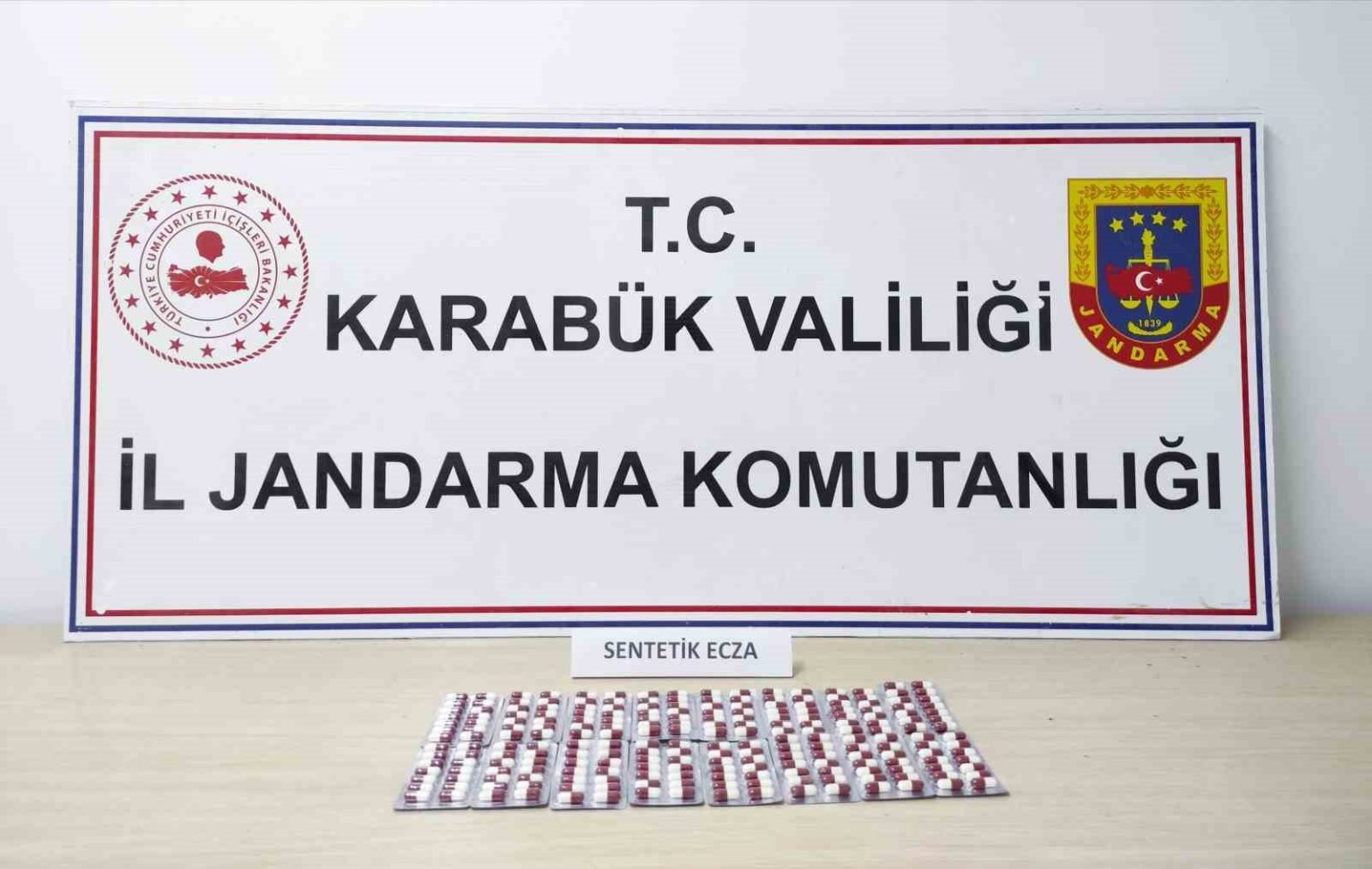 uyusturucu-operasyonunda-224-adet-sentetik-hap-ele-gecirildi