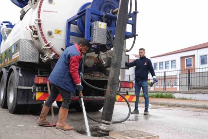 yagislarla-birlikte-mazgallar-temizleniyor