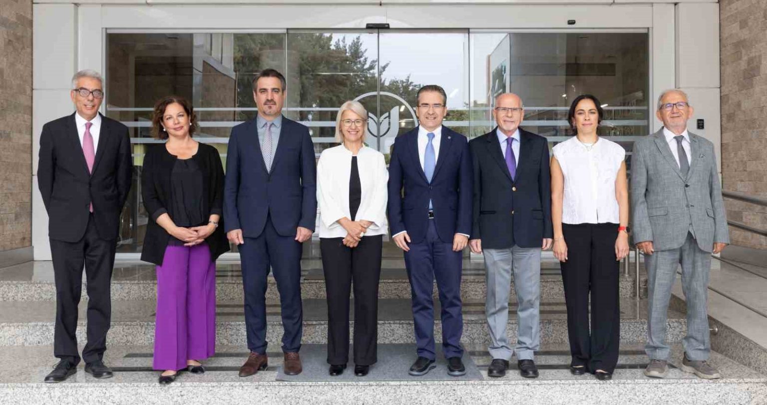 yasar-universitesinden-8-akademisyen-dunyanin-en-etkili-bilim-insanlari-arasinda
