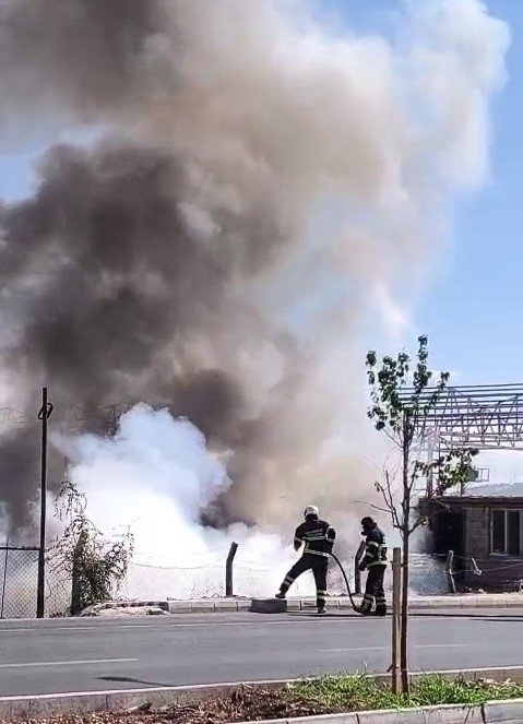 yerlesim-alanina-yakin-cikan-yangin-korkuttu