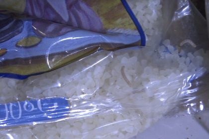 zabita-denetiminde-kurtlanmis-ve-boceklenmis-urunler-ele-gecirildi