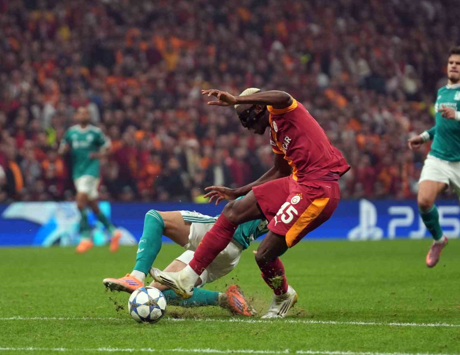 galatasaray-liverpoolu-resmi-maclarda-2-kez-maglup-etti
