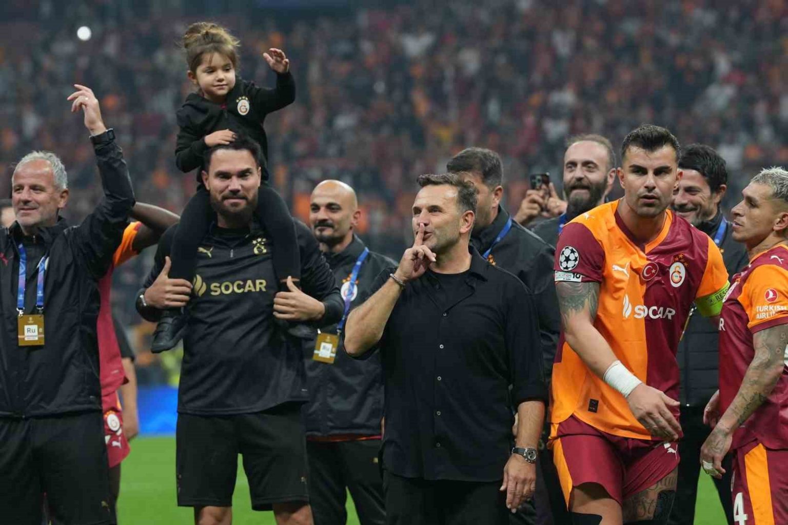 galatasarayda-liverpool-galibiyeti-sevinci