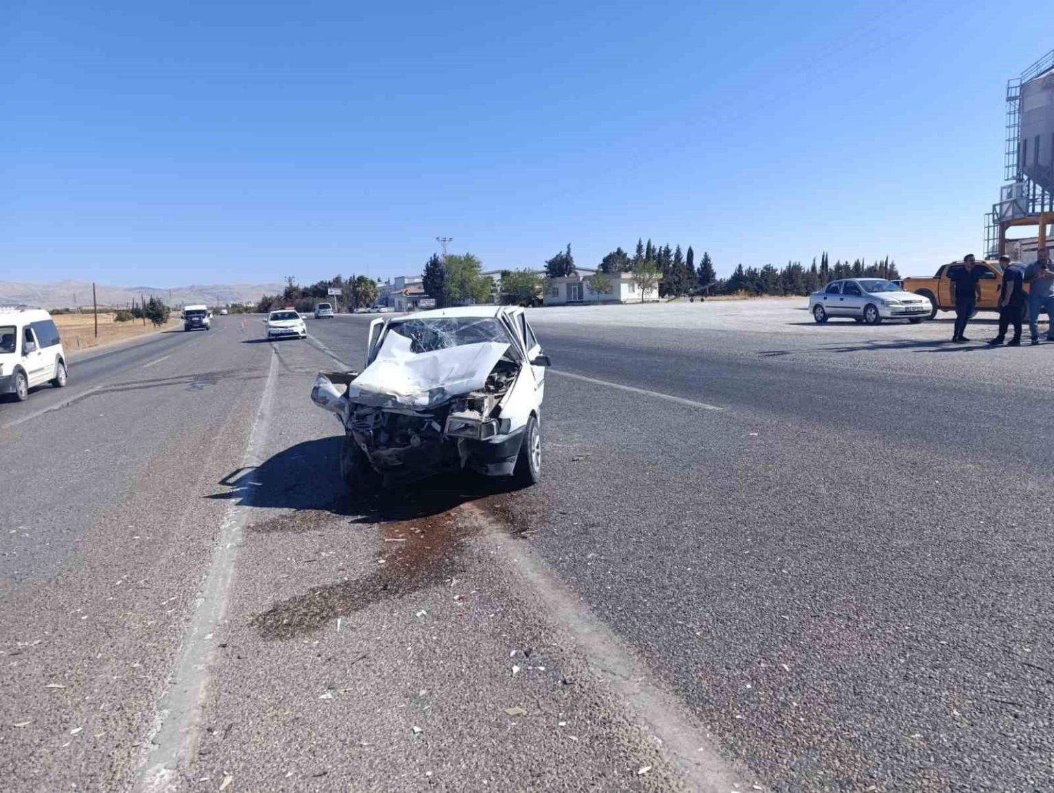 adiyamanda-iki-otomobil-carpisti-4-yarali