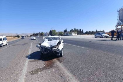 adiyamanda-iki-otomobil-carpisti-4-yarali