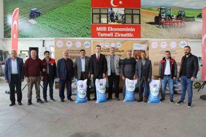 agrida-ciftcilere-200-ton-sertifikali-bugday-tohumu-dagitildi