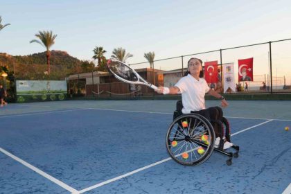 alanyada-tenis-ile-yeni-baslangiclar-projesi-tanitildi