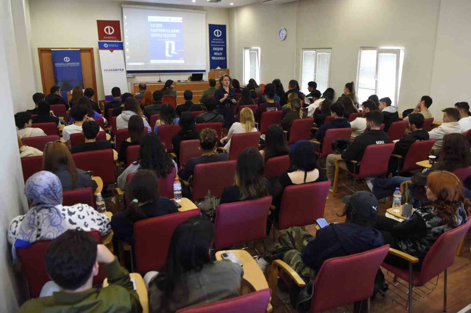 anadolu-universitesi-emyoda-ogrenciler-kariyer-yolculuklarina-hazirlandi
