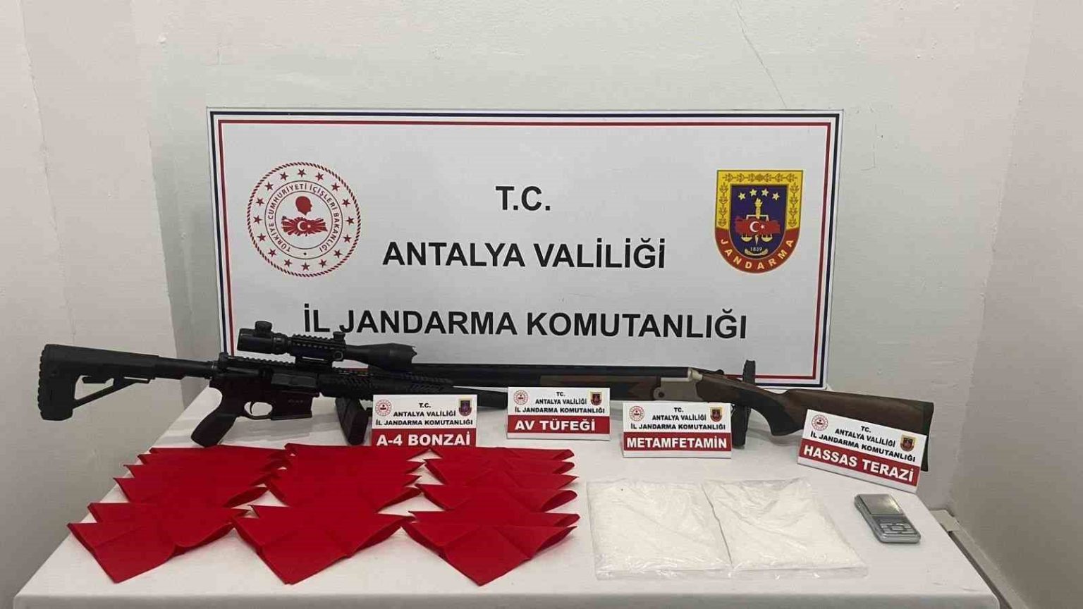 antalyada-200-bin-kullanimlik-uyusturucu-madde-ele-gecirildi