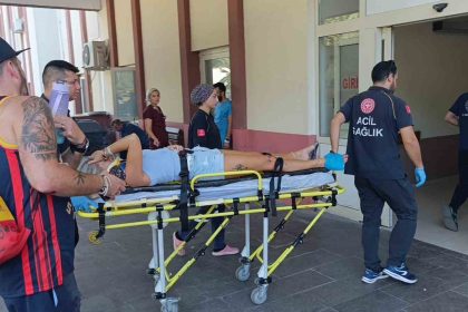 antalyada-motosiklet-devrildi-2-hollandali-turist-yaralandi