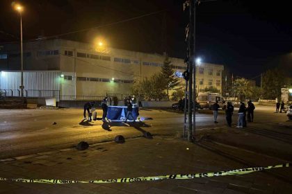arnavutkoyde-esrarengiz-cinayet-polis-yelegi-giymis-sahsi-vurup-kactilar