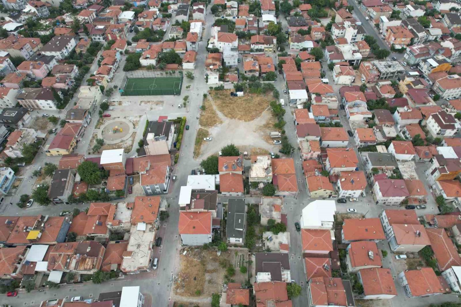 atil-arsaya-okul-yaptirmak-isteyen-muhtar-618-hissedarin-pesine-dustu