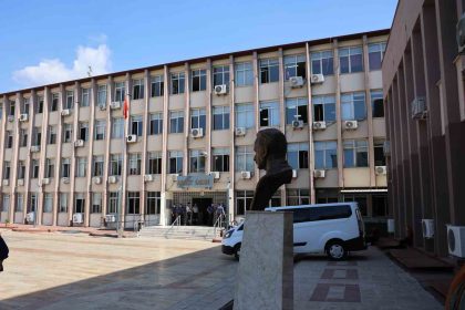 aydin-adliyesinde-gergin-anlar-3-kisi-gozaltina-alindi