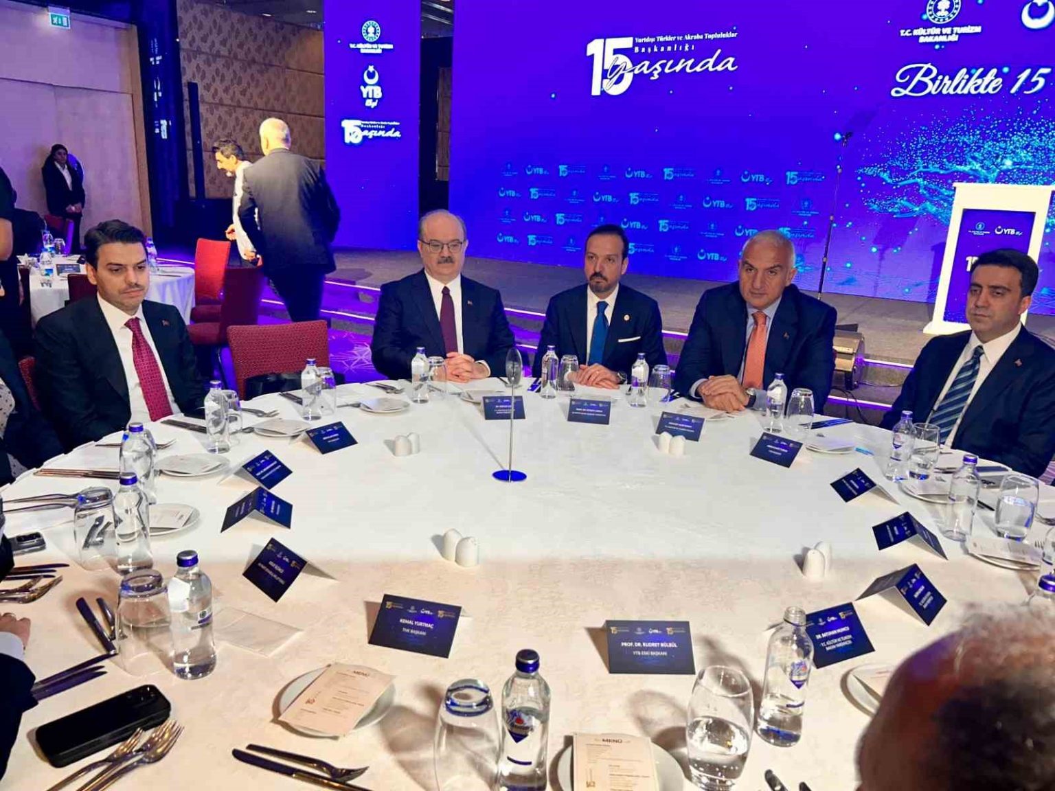 bakan-ersoy-dunyanin-dort-bir-yanina-yayilmis-7-milyon-turk-diasporasi-var