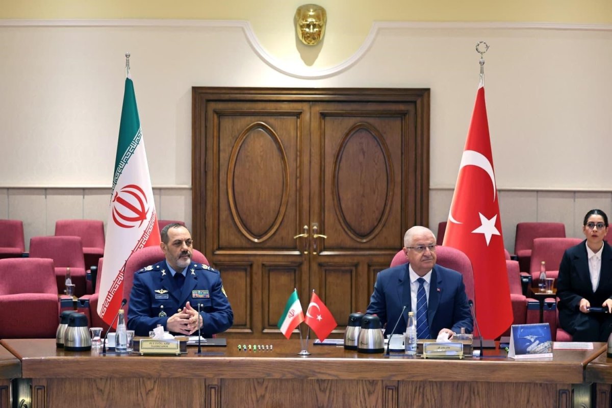 bakan-guler-iran-savunma-ve-silahli-kuvvetler-lojistik-bakani-nasirzade-ile-bir-araya-geldi