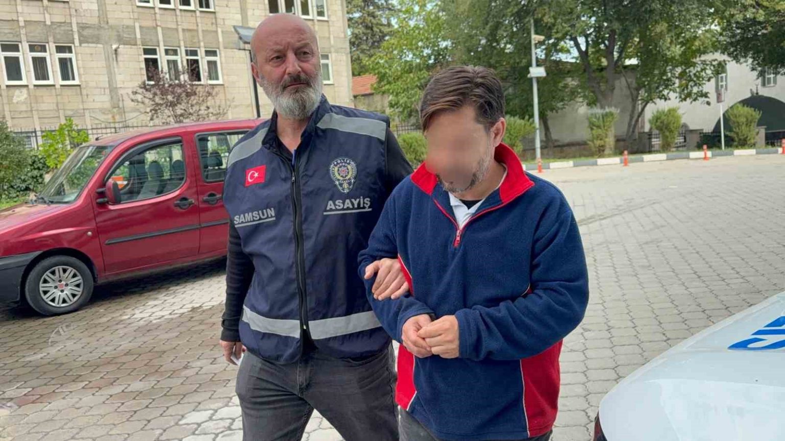 balkondan-girdigi-evlerden-70-bin-liralik-esya-calan-hirsiz-tutuklandi