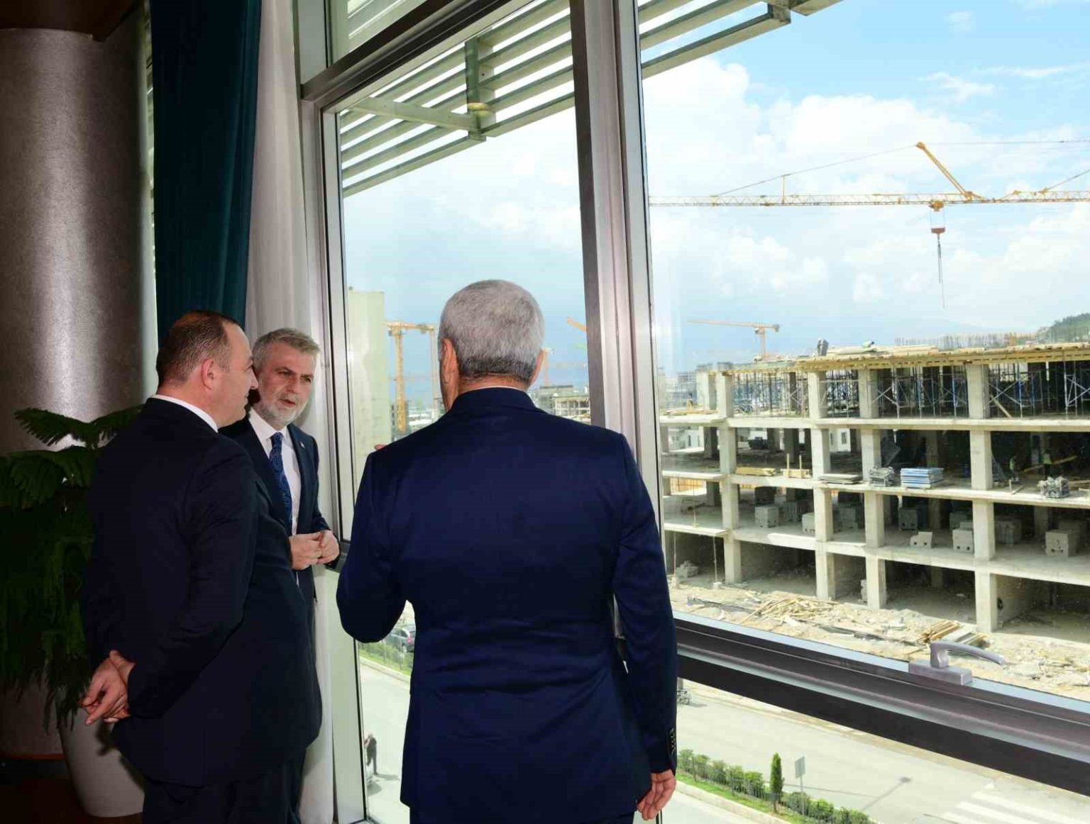 baskan-gorgel-azerbaycan-mahallesi-iki-ulke-kardesliginin-nisanesi