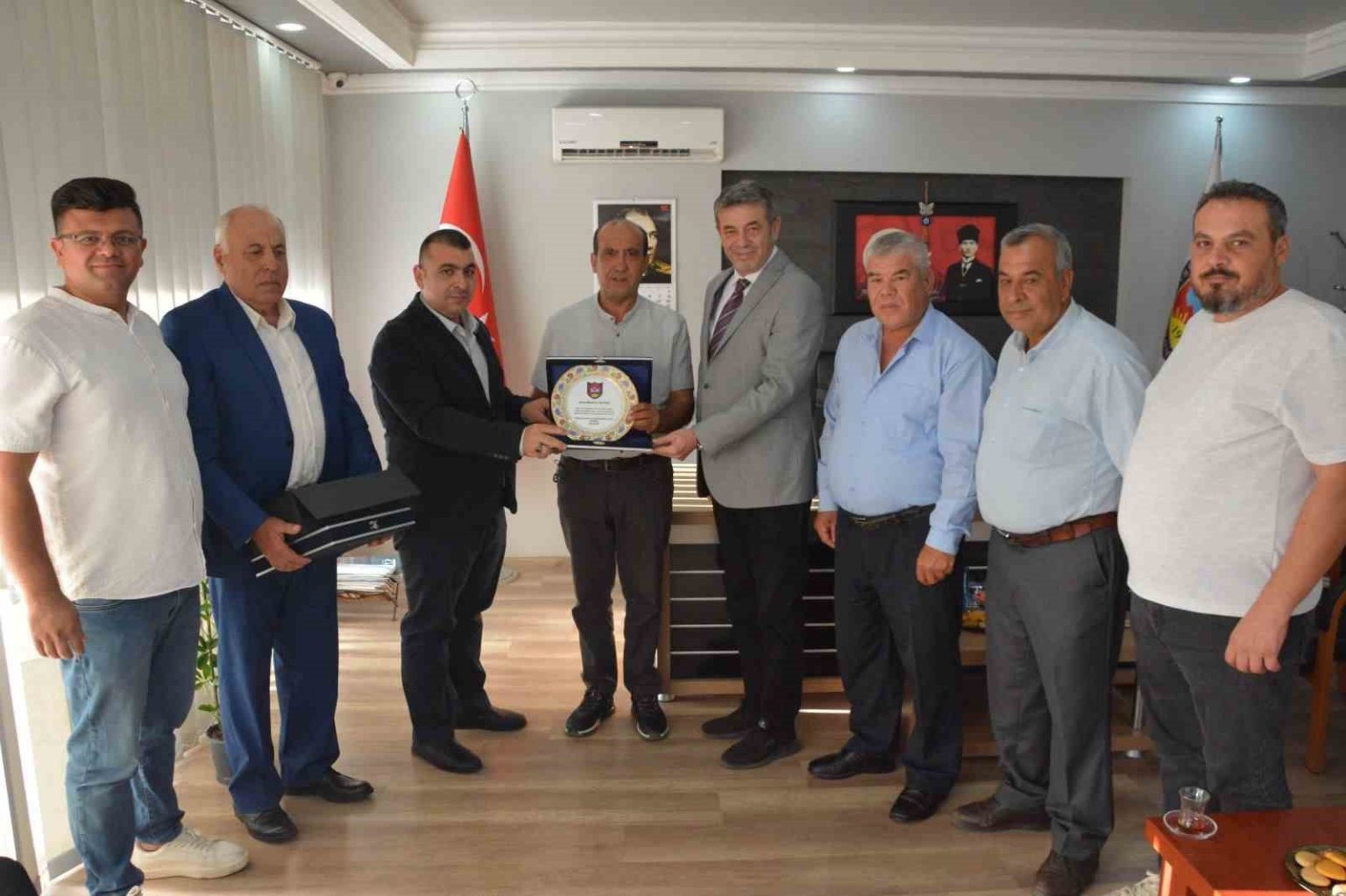 baskan-kunkcuden-didimde-yilin-ahisine-plaket