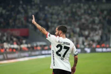 besiktasi-rafa-silva-sirtliyor