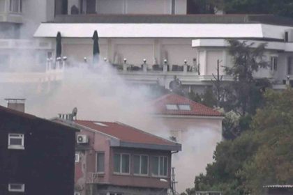 besiktasta-yanan-ahsap-bina-anadolu-yakasindan-goruntulendi