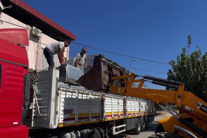 buharkent-belediyesine-130-yeni-cop-konteyneri