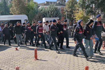 bursada-bir-kisinin-olumune-2-kisinin-yaralanmasina-neden-olayda-10-kisi-adliyeye-sevk-edildi