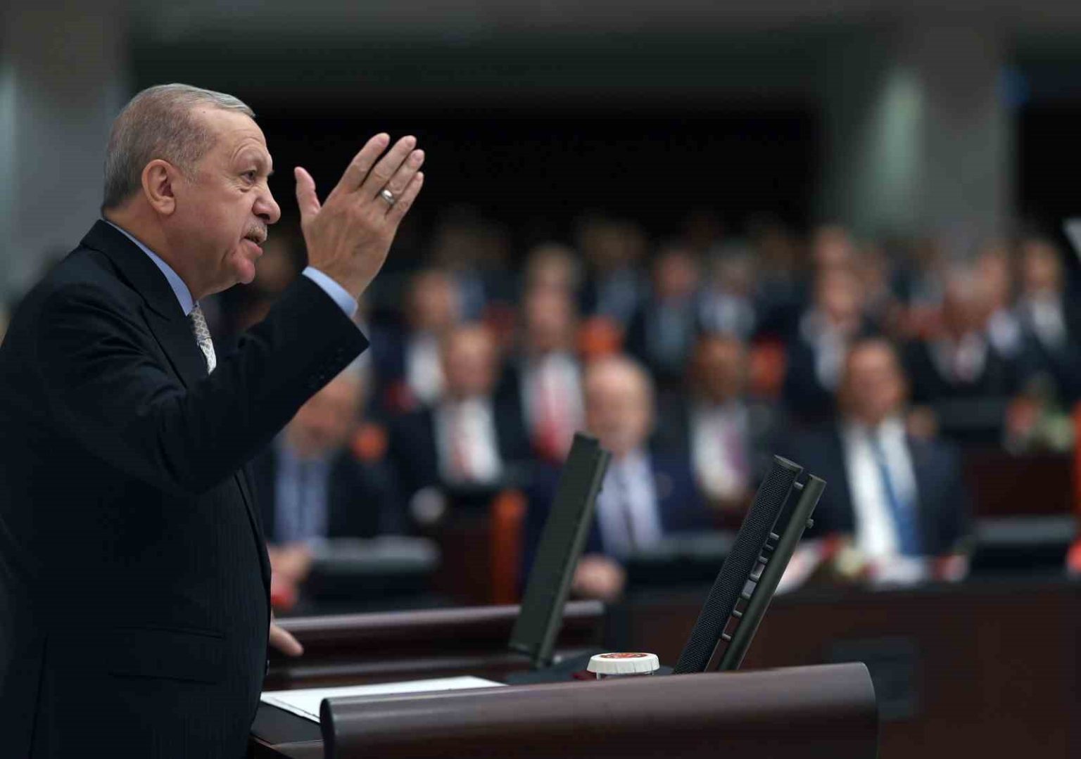 cumhurbaskani-erdogan-vesayetin-kilici-yillarca-milli-iradenin-tepesinde-sallanmaya-devam-etti-hakimiyeti-imtiyazlilarin-elinden-aldik-asil-sahibi-olan-millete-teslim-ettik