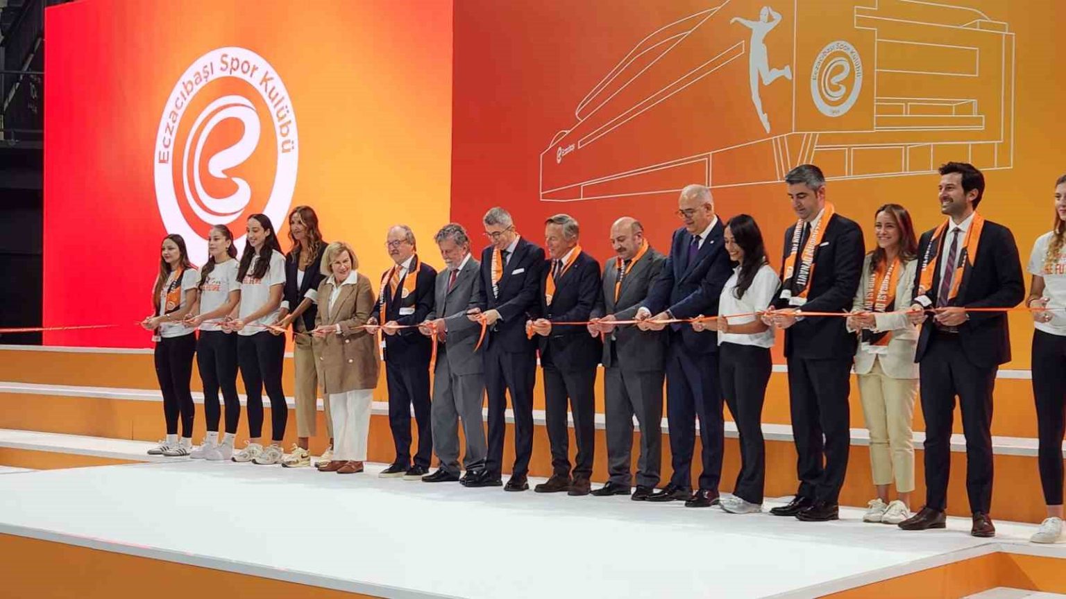 eczacibasi-spor-kulubu-yeni-salonuna-kavustu