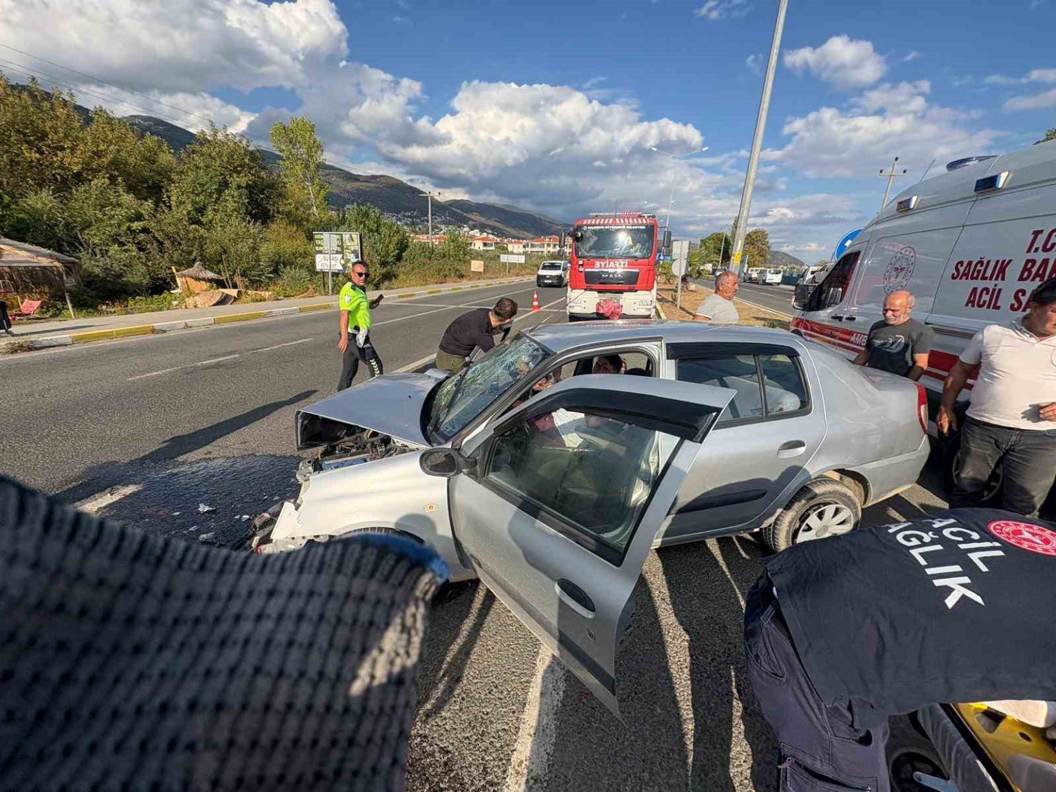 edremitte-trafik-kazasi-2-yarali