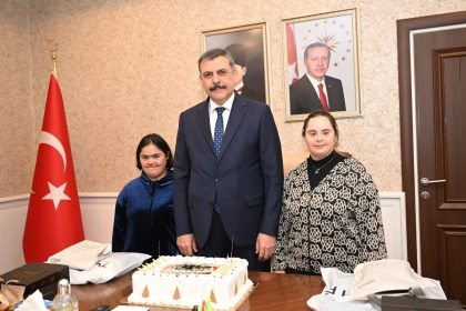 erzurum-valiliginin-gullerine-surpriz