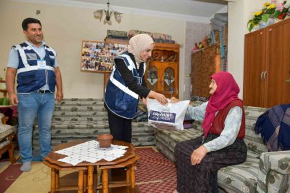 esenyurt-belediyesinden-dunya-yaslilar-gununde-anlamli-ziyaret