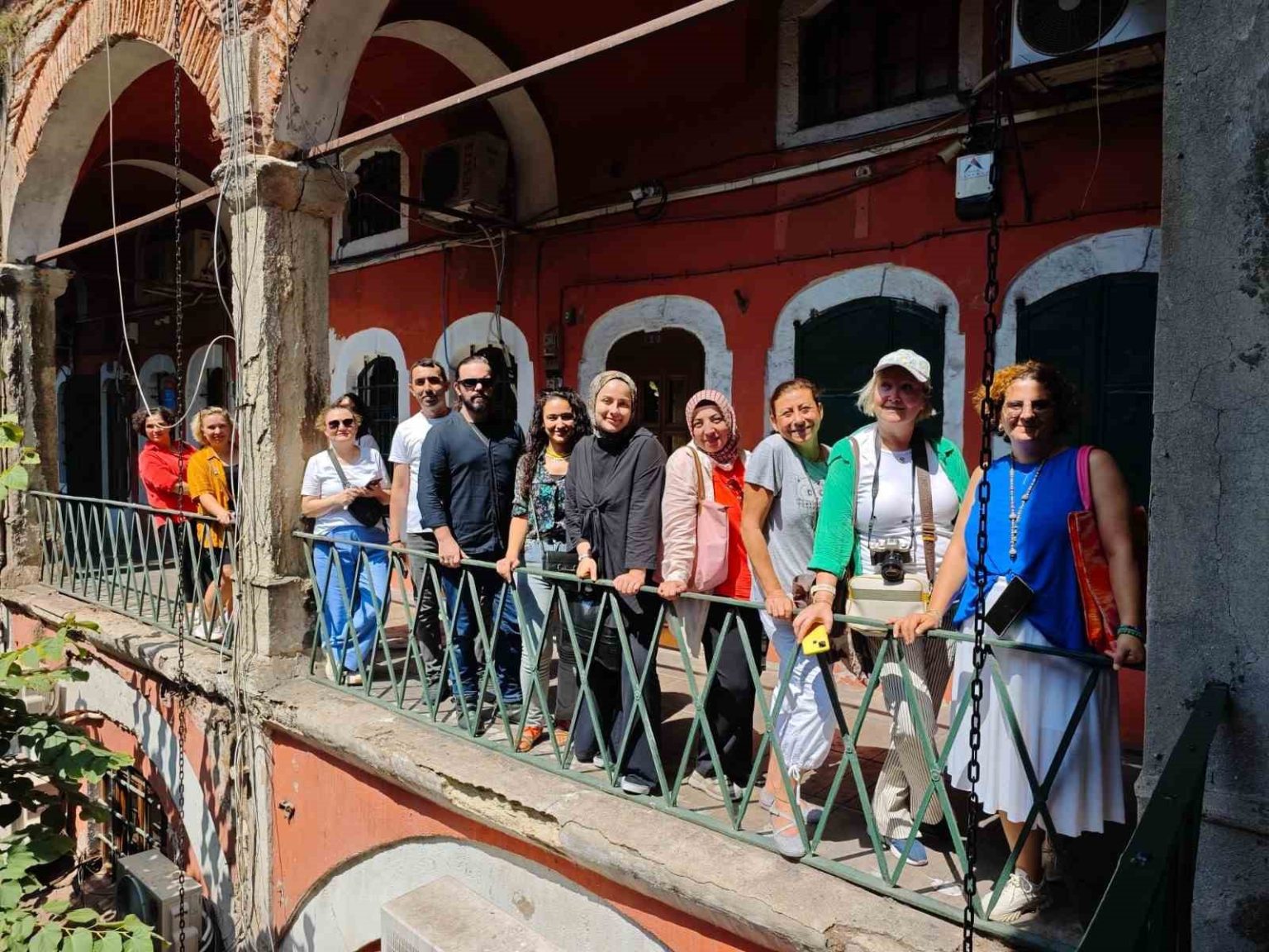 fatih-belediyesinden-kapalicarsi-hanlar-turu-istanbulun-sakli-koselerinde-tarihi-yolculuk