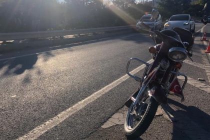 hafif-ticari-araca-carpan-motosikletin-surucusu-yaralandi