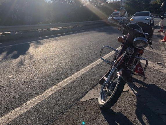 hafif-ticari-araca-carpan-motosikletin-surucusu-yaralandi