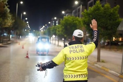 ispartada-modifiyeli-araclara-gece-denetimi
