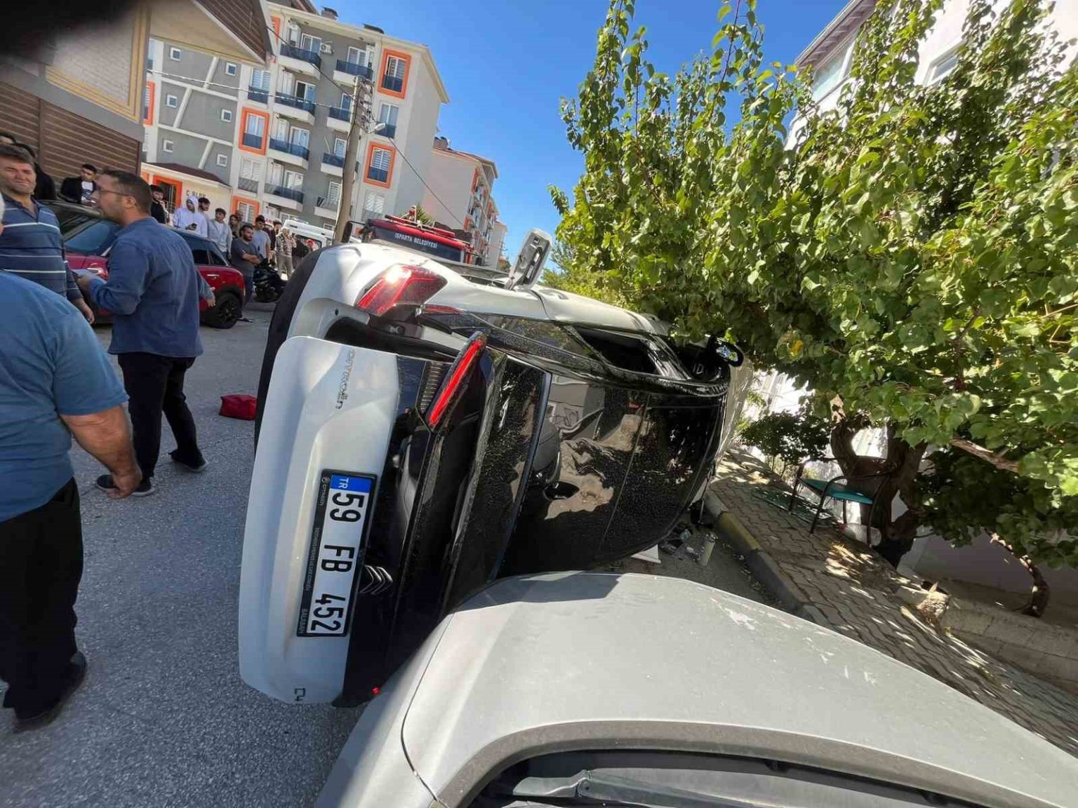 ispartada-uc-aracin-karistigi-kazada-5-kisi-yaralandi