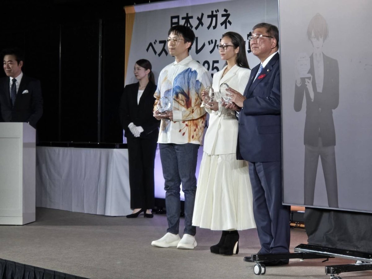 japonya-basbakani-ishiba-politika-kategorisindeki-en-sik-gozluklu-unlu-secildi