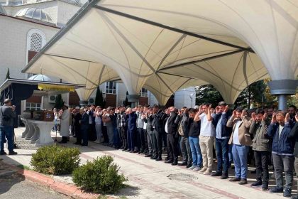kahramankazandaki-trafik-kazasinda-hayatini-kaybeden-kardesler-son-yolculuguna-ugurlandi