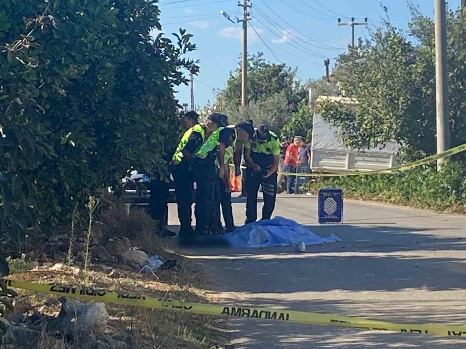 kamyonun-altinda-kalan-genc-surucu-hayatini-kaybetti