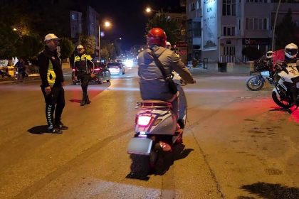 karamanda-motosiklet-denetimlerinde-387-surucuye-ceza-yazildi