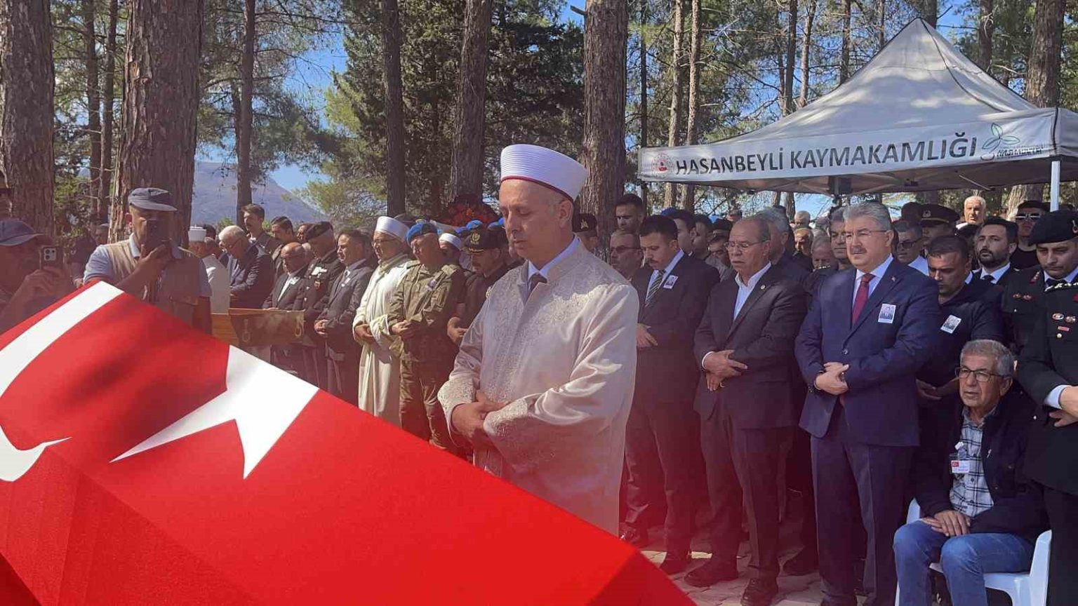 kazada-sehit-olan-astsubay-cavus-kemal-ozgur-osmaniyede-topraga-verildi