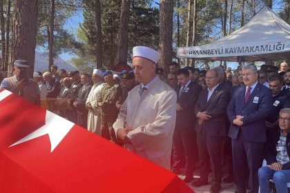 kazada-sehit-olan-astsubay-cavus-kemal-ozgur-osmaniyede-topraga-verildi