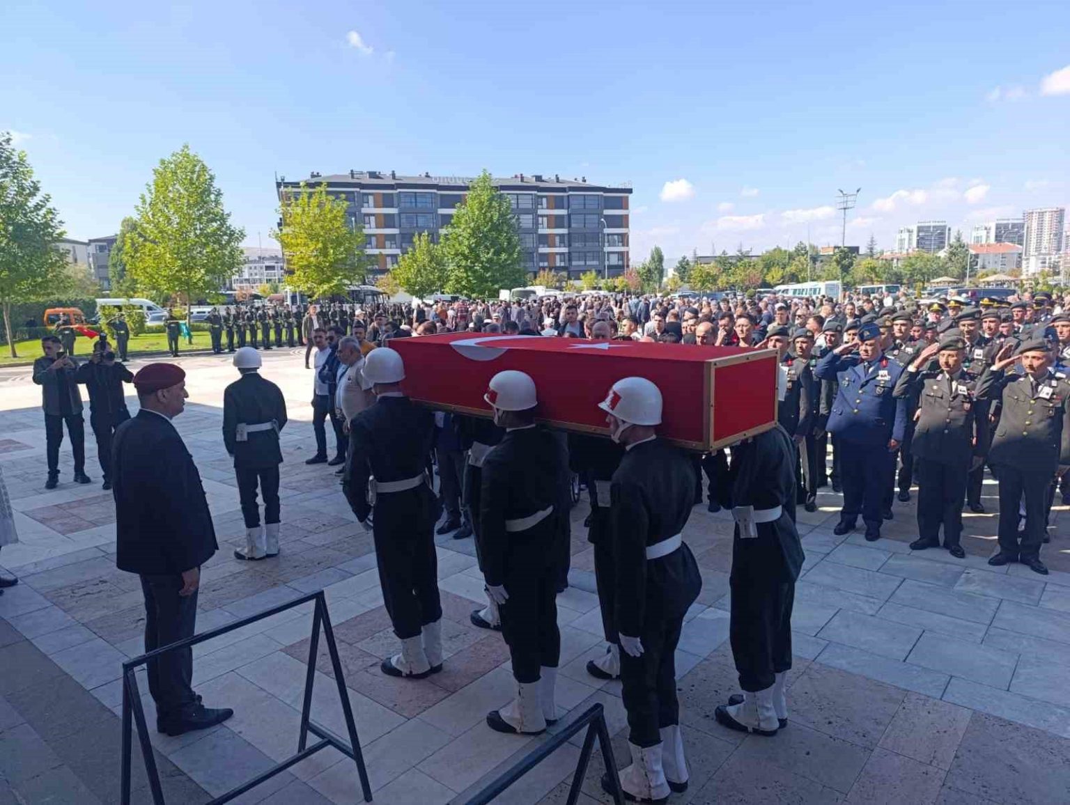 kibrista-kazada-sehit-olan-tegmen-memleketi-afyonkarahisarda-son-yolculuguna-ugurlandi