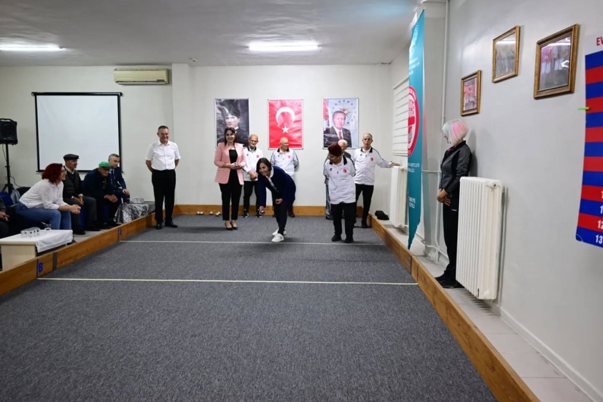 kirklarelinde-huzurevi-sakinleri-ile-protokol-uyeleri-arasinda-bocce-musabakasi