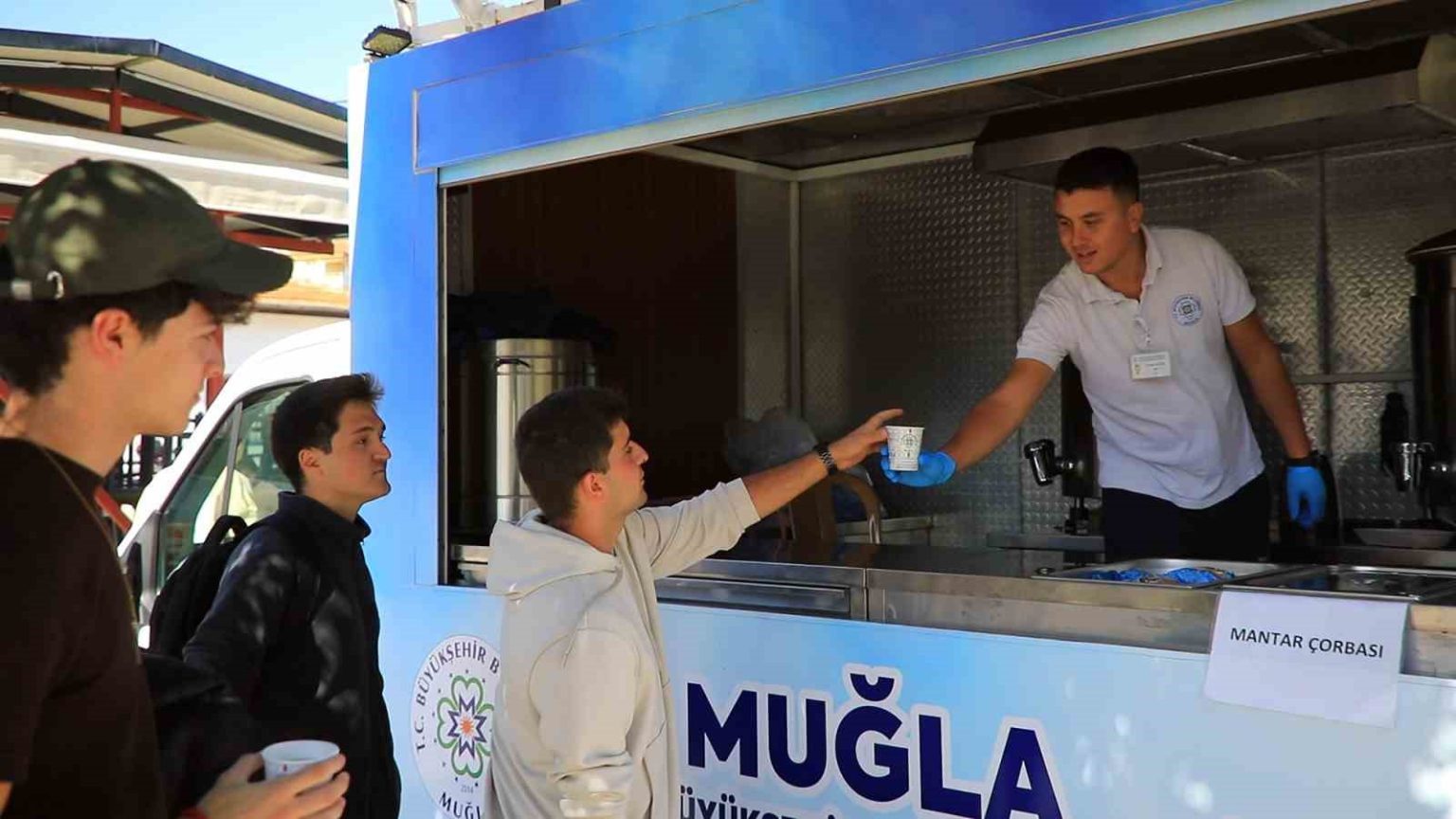 mugla-buyuksehirden-ogrencilere-sicak-corba