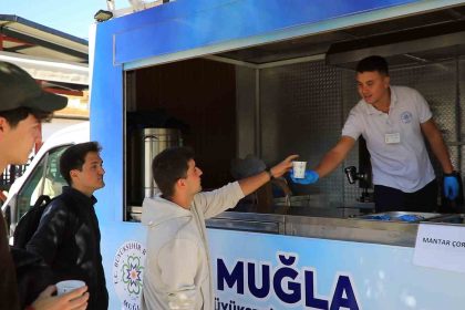 mugla-buyuksehirden-ogrencilere-sicak-corba