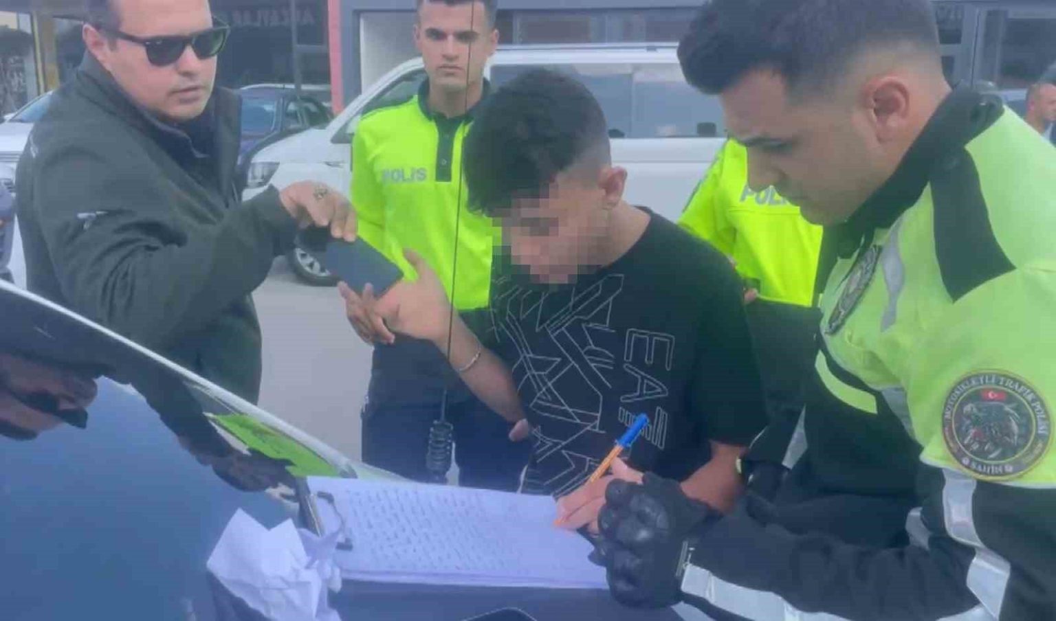once-patronundan-sonra-polisten-kacti-yakalaninca-gazetecileri-tehdit-etti