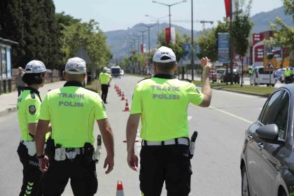 orduda-bir-haftada-17-binden-fazla-arac-ve-surucusu-denetlendi