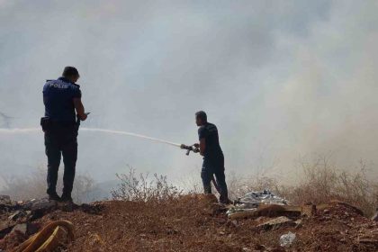 otluk-alanda-cikan-yangin-buyumeden-sonduruldu